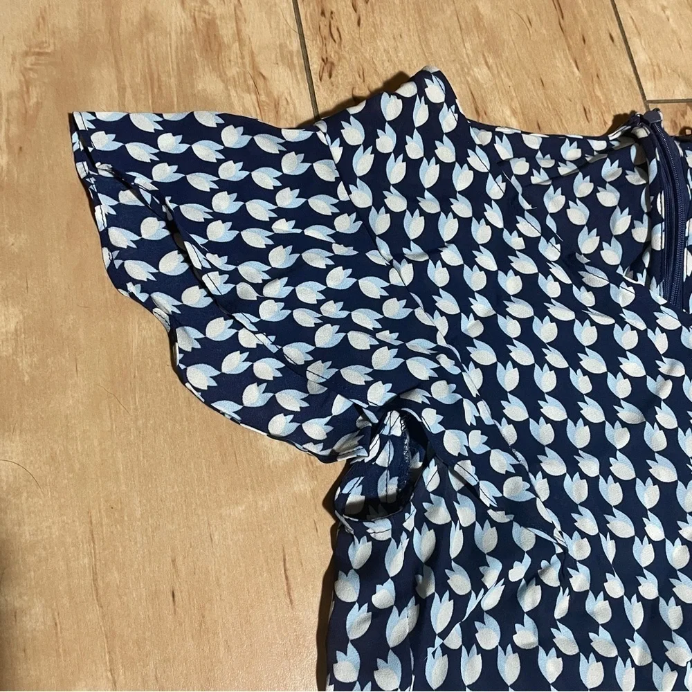 Rose & Olive - floral v-neck shorts romper - women’s size small - blue white‎